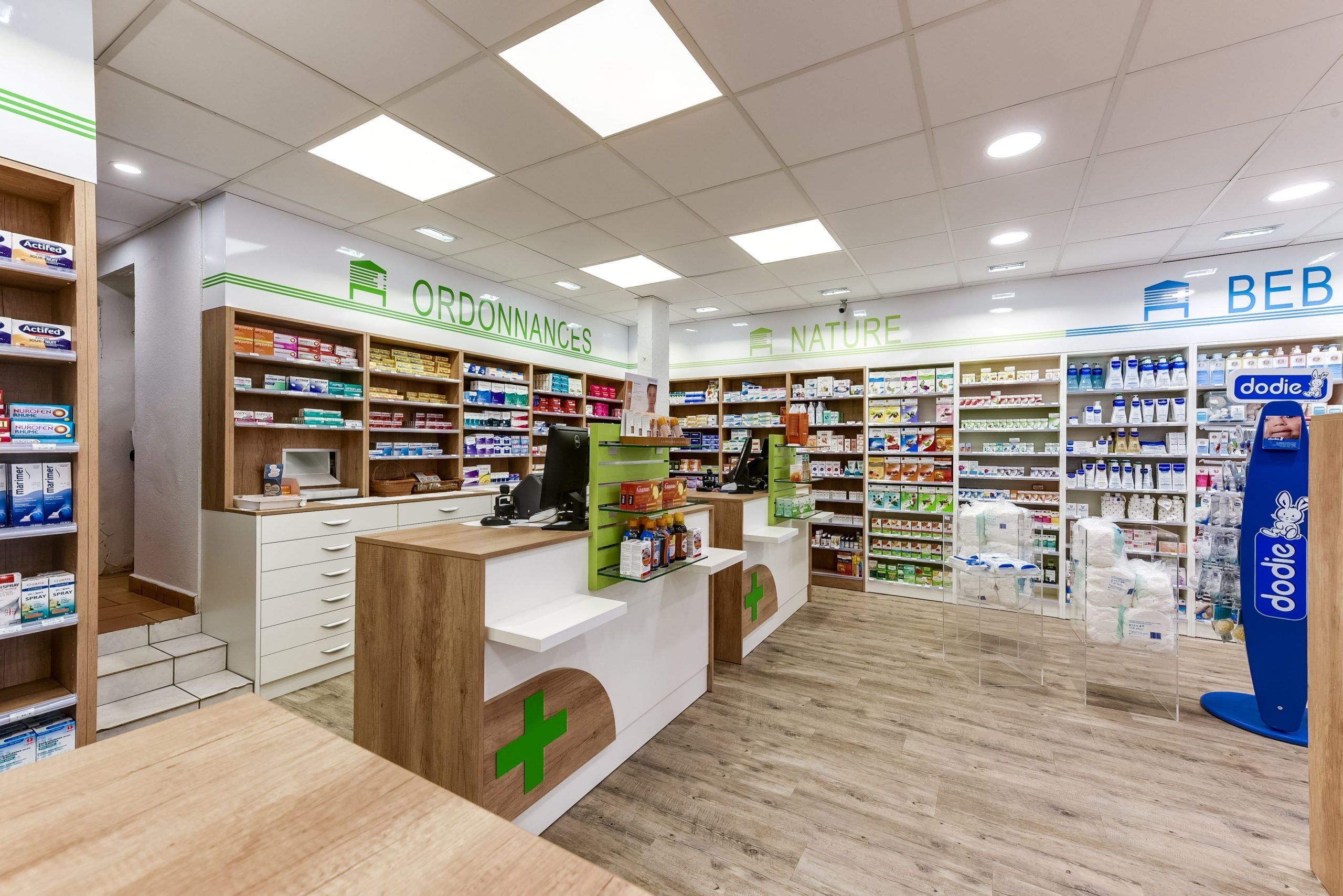 Image de fond pour Pharmacy Toffa 1st - Providencia (Benin) recruits a qualified pharmacist assistant thanks to EdoMatch.